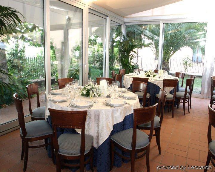Hotel Villa Vecchia 蒙特-坡佐-卡多 餐厅 照片